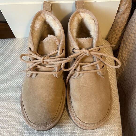 UGG Women’s Neumel Suede Chukka Boots, Size 6 - Sand (Like New) - Picture 2 of 11